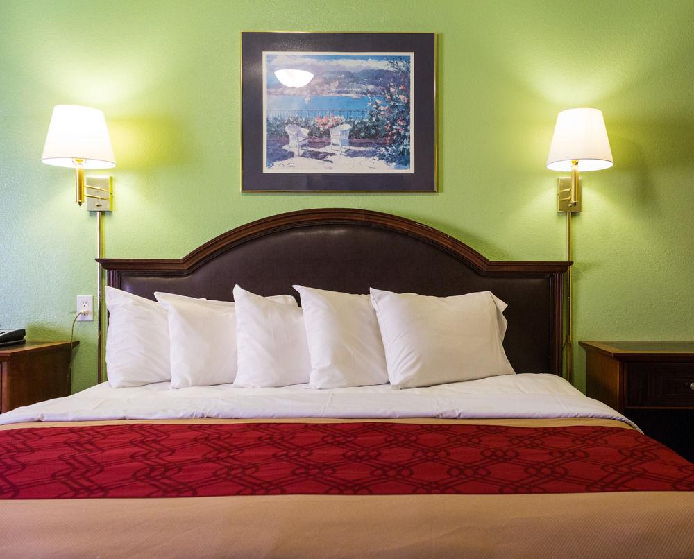 Econo Lodge Pryor Creek Zewnętrze zdjęcie