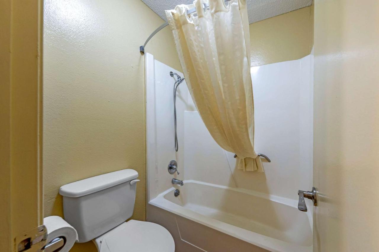 Econo Lodge Pryor Creek Zewnętrze zdjęcie