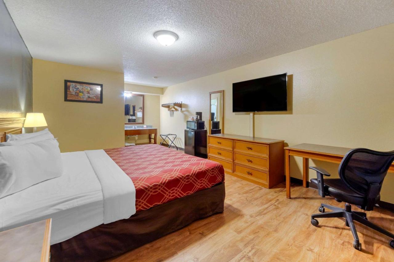 Econo Lodge Pryor Creek Zewnętrze zdjęcie