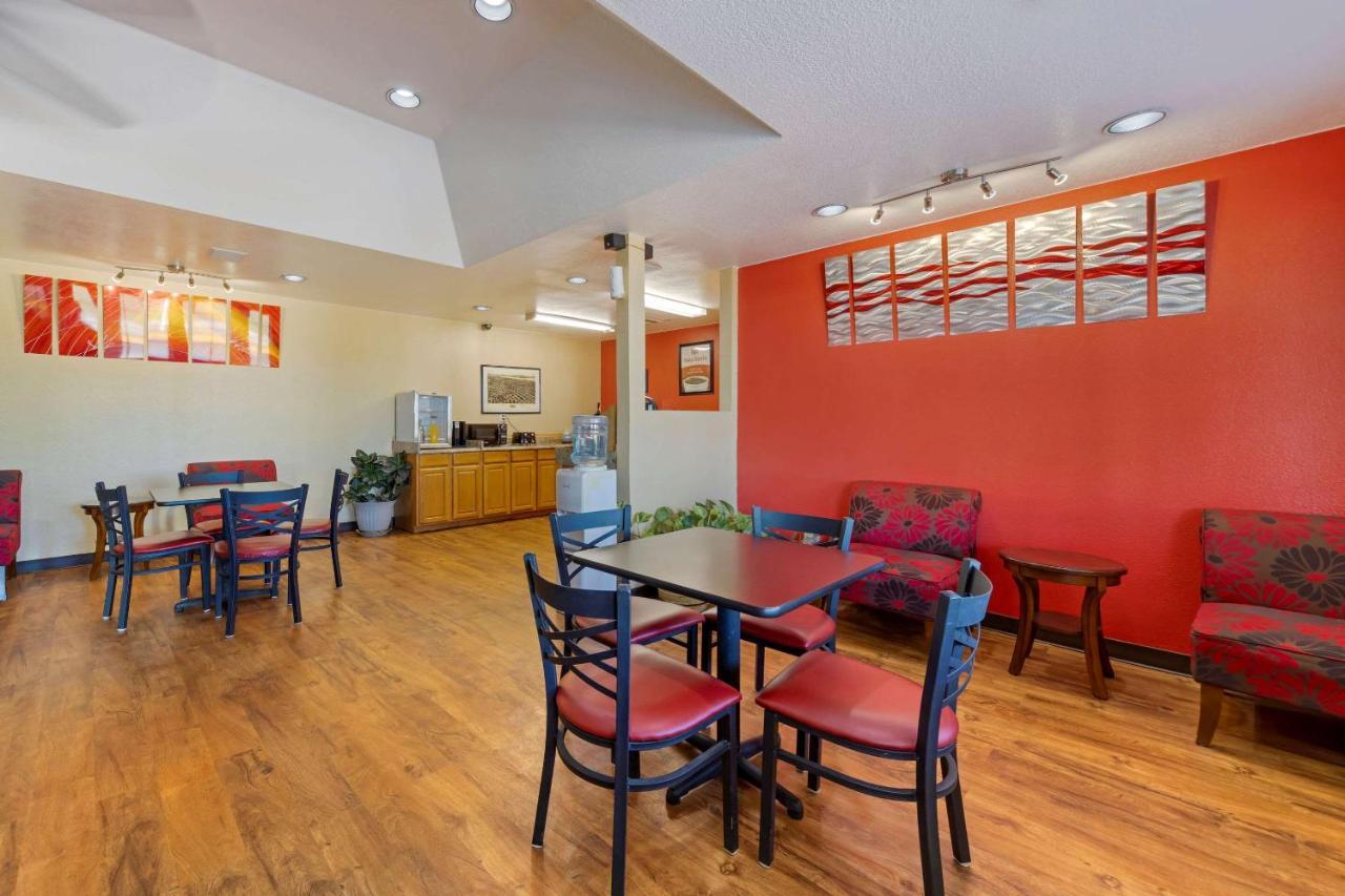 Econo Lodge Pryor Creek Zewnętrze zdjęcie